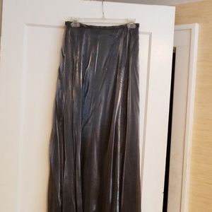 Maxi and shiny metallic skirt